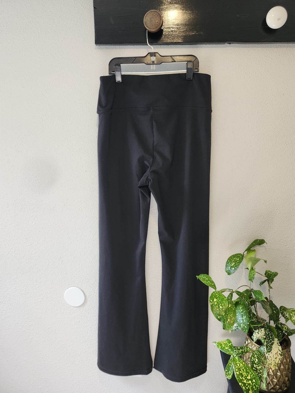 American Eagle Outfitters Black High-Rise Bootcut Leggings - Picture 3 of 4